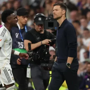 কোচের সঙ্গে ঝামেলার মধ্যেই ভিনিসিয়ুসের সঙ্গে নতুন চুক্তির পরিকল্পনা রিয়ালের!