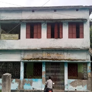 অবহেলায় ধুঁকছে পাইকগাছার একমাত্র সরকারি পাঠাগার