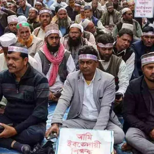 প্রেসক্লাবের সামনে ইবতেদায়ি শিক্ষকদের অবস্থান, রোববার লংমার্চ