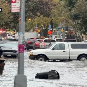 নিউ ইয়র্কে আকস্মিক বন্যায় ২ জনের মৃত্যু, ফ্লাইট ওঠানামায় বিঘ্ন