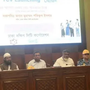 গুজব প্রতিরোধে সন্তানদের টাইফয়েডের টিকা দিলেন কর্মকর্তা-কর্মচারীরা