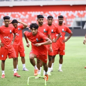 ফুটবলাররা জানেন না কোচ নেই