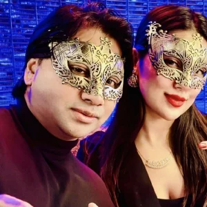 কার সঙ্গে লন্ডনে হ্যালোইন উদযাপন করলেন অপু বিশ্বাস?