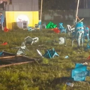 কনসার্টে বোতল ছোড়াছুড়ি, আহত অনেকে