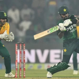 বাবরের আরেকটি রেকর্ডের দিনে সিরিজ জিতলো পাকিস্তান