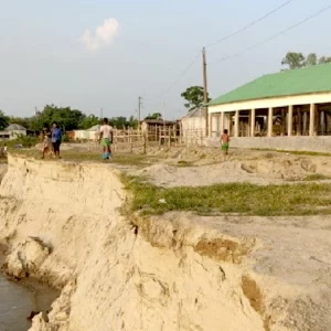 যমুনার ভাঙনে দিশেহারা ৯ গ্রামের মানুষ