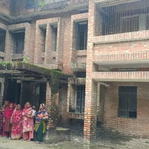 সিংগাইরে উপস্বাস্থ্য কেন্দ্রে মেয়াদোত্তীর্ণ ওষুধ দেওয়ার অভিযোগ