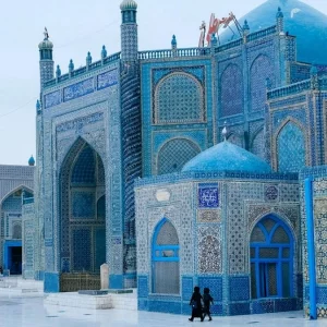 ভয়াবহ ভূমিকম্পে ক্ষতিগ্রস্ত ‘হযরত আলীর মাজার’ খ্যাত নীল মসজিদ