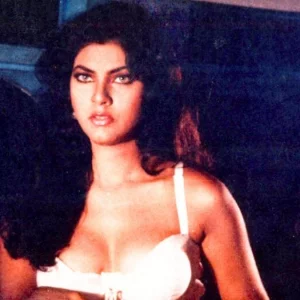 দুই মিনিটের বিতর্কিত দৃশ্য দিয়ে আলোচনায়, নীরবেই সরে গেলেন অভিনেত্রী