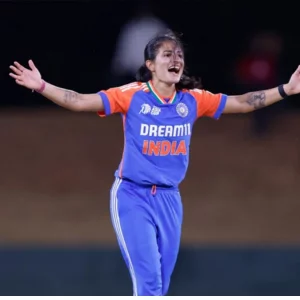 শৈশবে ছেলেদের সঙ্গে কাপড়ের বল দিয়ে খেলতেন রেণুকা