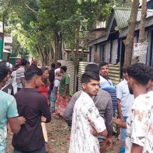 ভাঙ্গায় দ্বিতীয় দিনেও গ্রামবাসীর সংঘর্ষ, আহত ১০