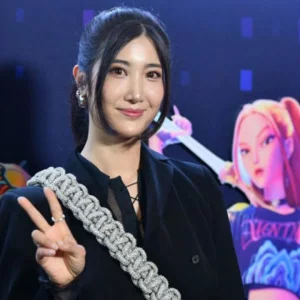 ইউটিউবের টপ চার্টে ইজেইর গান