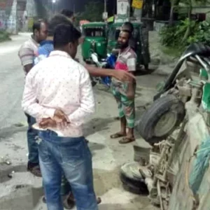 ঢাকা-টাঙ্গাইল মহাসড়কে ট্রাক চাপায় অটোরিকশার চালক ও যাত্রী নিহত
