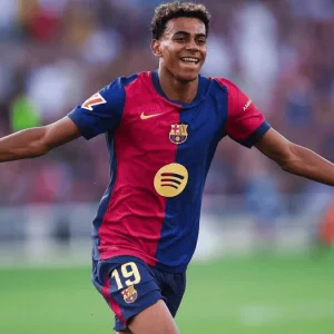 ফিফপ্রোর ইতিহাসে সর্বকনিষ্ঠ খেলোয়াড় ইয়ামাল