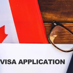 ভারতীয় শিক্ষার্থীদের জন্য কঠিন হচ্ছে কানাডার দরজা