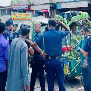 টাঙ্গাইলে বাসচাপায় দুমড়েমুচড়ে গেল অটোরিকশা, নিহত ২