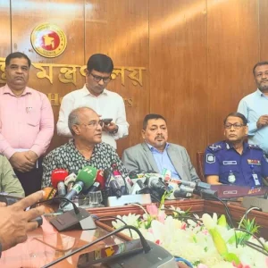 রাজনৈতিক নেতাকর্মীদের অবৈধ সুবিধা দিলে পুলিশের বিরুদ্ধে ব্যবস্থা: স্বরাষ্ট্র উপদেষ্টা