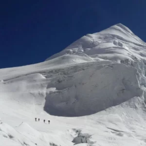 নেপালের হিমালয়ে তুষারধসে ৫ বিদেশি পর্বতারোহীসহ নিহত ৭
