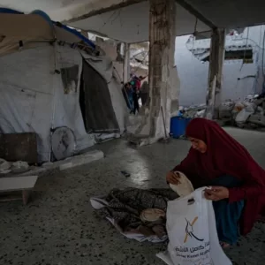 যুদ্ধবিরতি চললেও ত্রাণ প্রবেশে ইসরায়েলি বাধা, ক্ষুধায় কাতর ফিলিস্তিনিরা