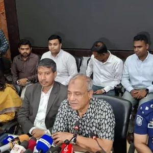 সাংবাদিকরা সত্য তুলে ধরায় পার্শ্ববর্তী দেশ থেকে গুজব অনেকটা কমেছে: স্বরাষ্ট্র উপদেষ্টা