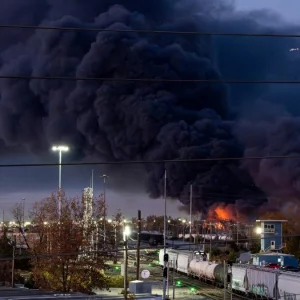 যুক্তরাষ্ট্রের লুইসভিলে কার্গো বিমান বিধ্বস্ত