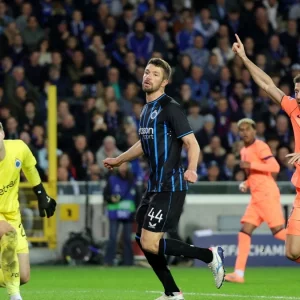 পিছিয়ে পড়েও আত্মঘাতী গোলে ব্রুজের মাঠে বার্সেলোনার ড্র