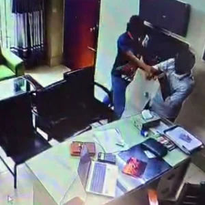 কৃষি প্রণোদনা দিতে রাজি না হওয়ায় কৃষি কর্মকর্তাকে পেটালেন ছাত্রদল নেতা