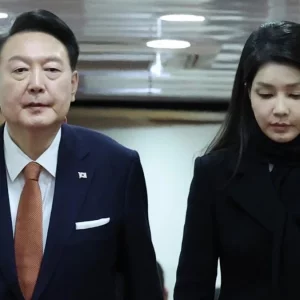 দক্ষিণ কোরিয়ার সাবেক প্রেসিডেন্ট ও তার স্ত্রীর বাড়িতে অভিযান