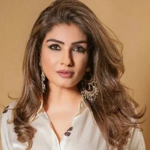 পরতে হবে অস্বস্তিকর পোশাক, তাই শাহরুখকে ফিরিয়েছিলেন রাভিনা