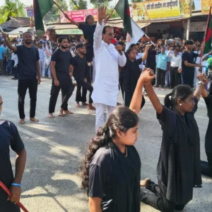 ‘জাগো বাহে, তিস্তা বাঁচাই’— লালমনিরহাটে তরুণদের ‘ফ্ল্যাশমব’