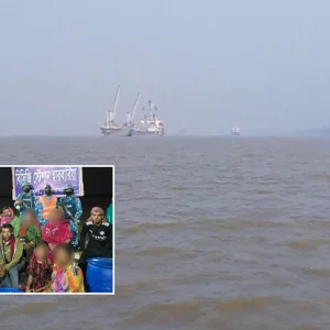 সুন্দরবনে মাঝ নদীতে ভাসতে থাকা দুটি বোটসহ ৪২ যাত্রী উদ্ধার