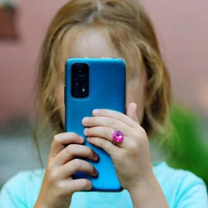 ‘শিশুদের সিম কার্ড’ আনছে রাশিয়া, ঘরে বসেই সন্তানদের তথ্য পাবে অভিভাবকরা