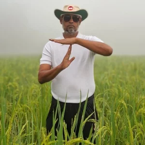 মনোনয়ন না পেয়ে ধানক্ষেতে ‘রিভিউ’ দেখালেন বিএনপি নেতা