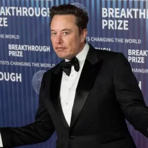 ইলন মাস্ক এতো টাকা দিয়ে কী করেন?