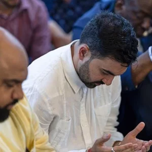 মসজিদে জুমার নামাজ আদায় করলেন যুক্তরাষ্ট্রের মুসলিম মেয়র মামদানি