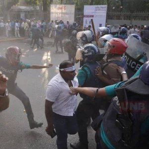 লাঠিচার্জ ও টিয়ারগ্যাসে শিক্ষক-পুলিশসহ আহত ১১০