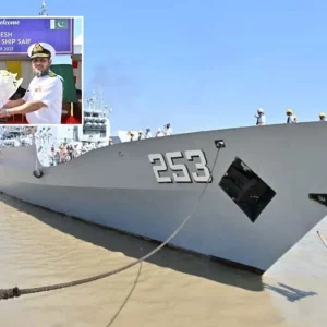 চট্টগ্রাম বন্দরে পাকিস্তান নৌবাহিনীর জাহাজ
