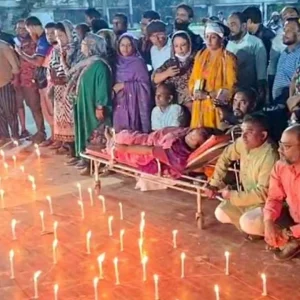 মোমবাতি জ্বালিয়ে 'পুলিশের হামলার' প্রতিবাদ প্রাথমিক শিক্ষকদের