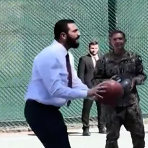 যুক্তরাষ্ট্রে পৌঁছেছেন সিরিয়ার আল-শারা, সেনাদের সঙ্গে খেলছেন বাস্কেটবল