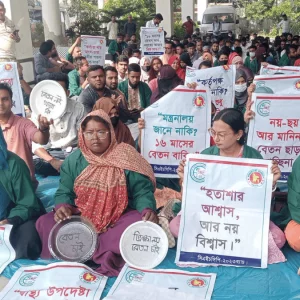 রাজস্বখাতে অন্তর্ভুক্তি ও বকেয়া বেতনের দাবিতে ষষ্ঠ দিনের অবস্থান কর্মসূচি