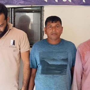 ফেসবুকে ‘১৩ তারিখে ঢাকা যাব’ লিখে আওয়ামী লীগ নেতাসহ গ্রেপ্তার ৩