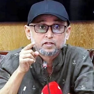 বিচারের রায় ঘনিয়ে আসায় উন্মাদ হয়ে এখন নতুন ‘থিওরি’: উপদেষ্টা ফারুকী