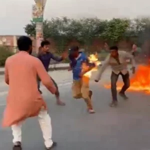 বিক্ষোভকালে টায়ারে আগুন দিতে গিয়ে দগ্ধ হলেন সাবেক ছাত্রদল নেতা