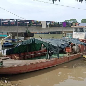 অযত্নে অবহেলায় নষ্ট হচ্ছে অর্ধকোটি টাকা মূল্যের রেসকিউ বোট
