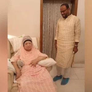 খালেদা জিয়াকে আমন্ত্রণপত্র পৌঁছে দিলেন টুকু