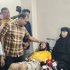 ক্যান্সার আক্রান্ত মা ও তার পঙ্গু ছেলের পাশে তারেক রহমান