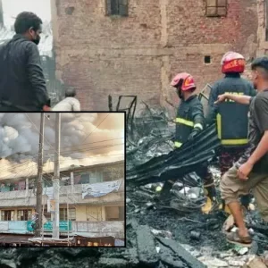 মুহূর্তেই ১৬ দোকানে ছড়ালো আগুন, বেরোতে না পেরে দোকান কর্মচারীর মৃত্যু