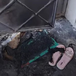 ‘বাড়ির গেটে দুর্বৃত্তের আগুন’, পুড়লো এনসিপির নেতার স্ত্রীর স্যান্ডেল