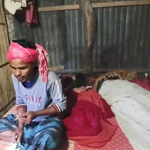 বাবাকে হত্যার পর মরদেহের পাশে সিগারেট ধরায় ছেলে