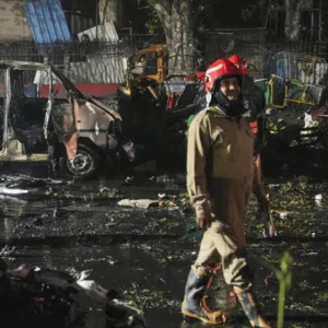 দিল্লিতে লালকেল্লার সামনে বিস্ফোরণ নিহত বেড়ে ১৩